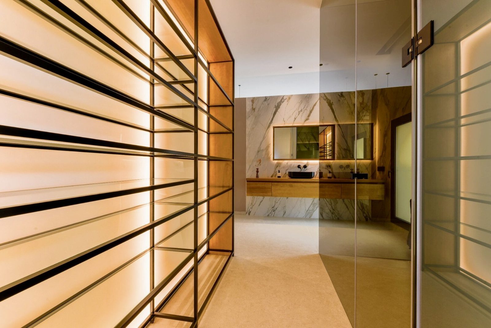 Luxurious walk-in wardrobe and ensuite bathroom in a 4-bedroom villa in La Nucia - The Estates