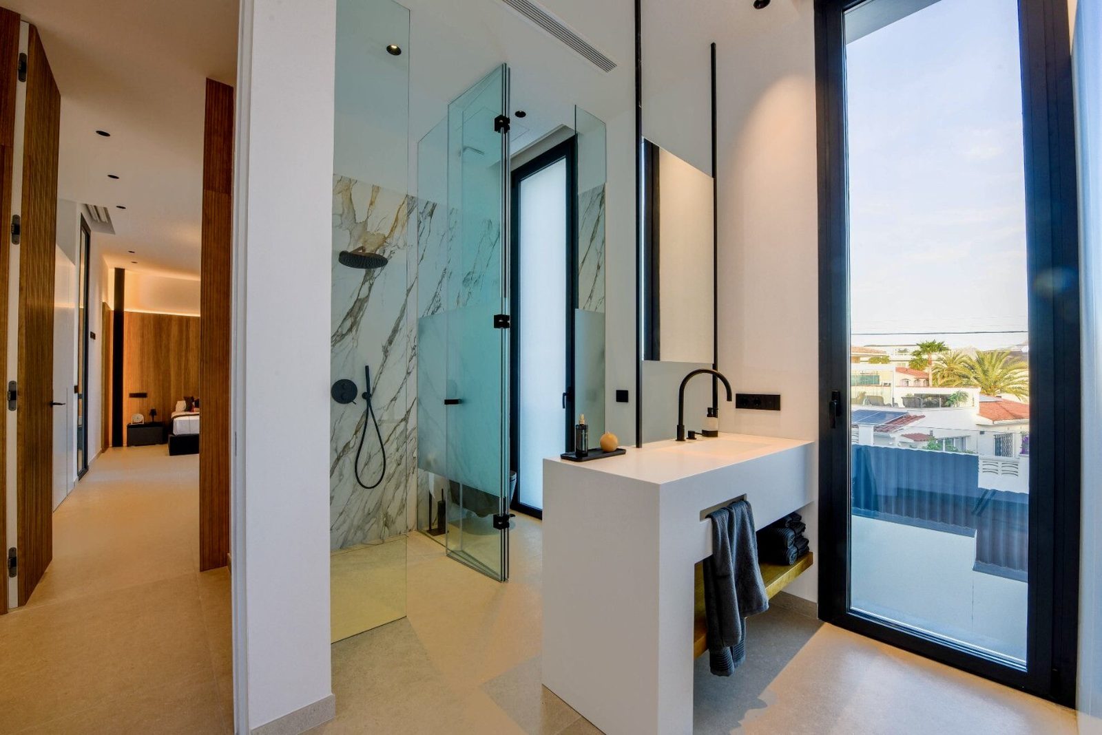 Modern bathroom with sea views of a 4-bedroom villa in La Nucia - The Estates