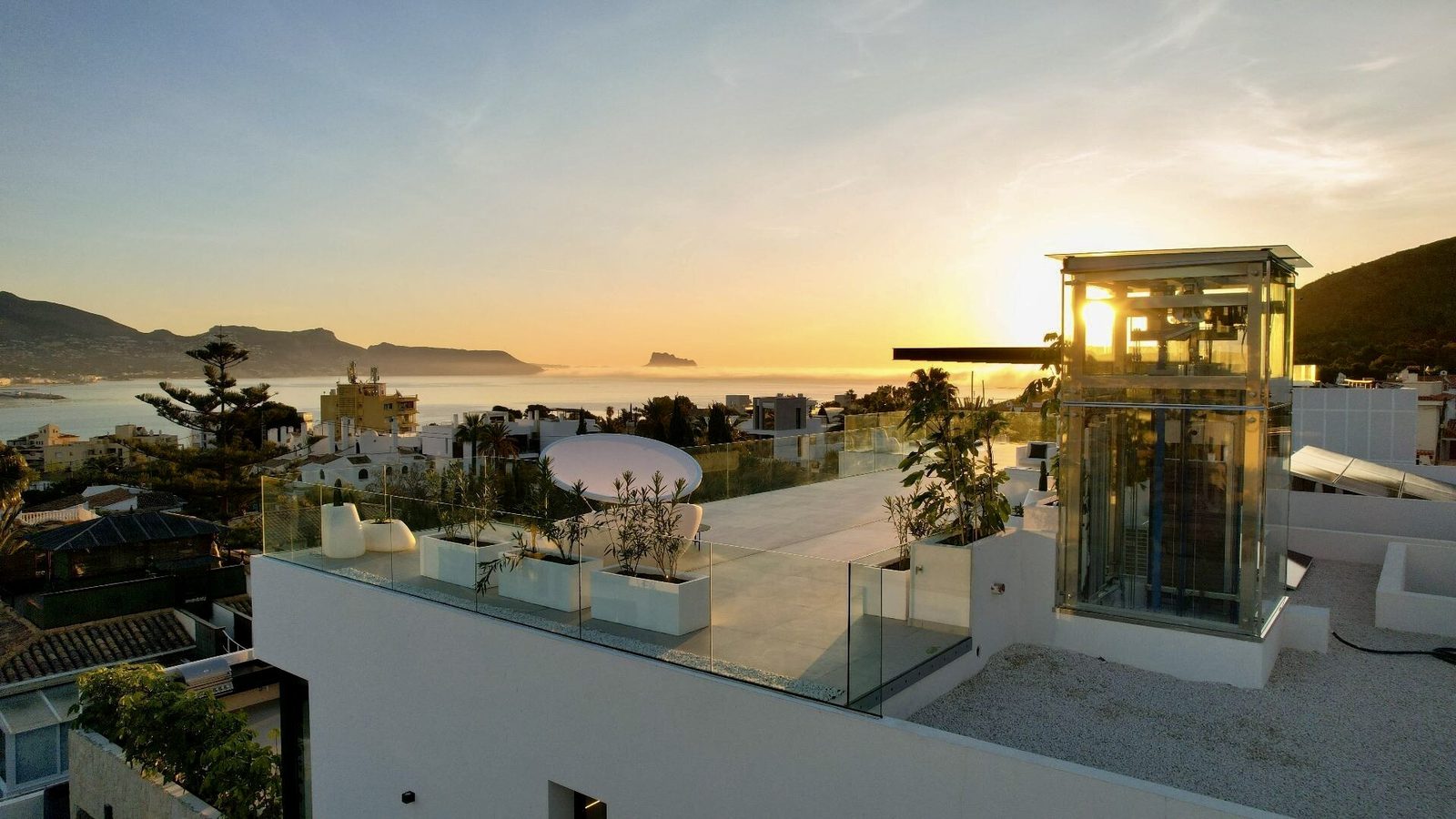 Stunning sea and city views from a modern 4-bedroom villa in La Nucia - The Estates