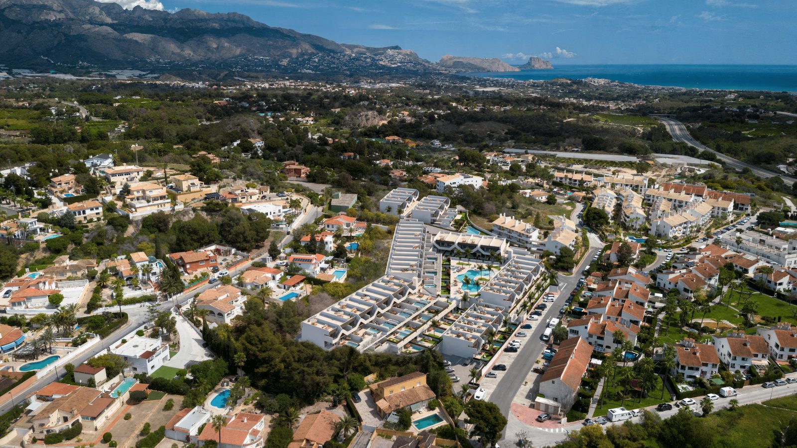Aerial view of a 2-bedroom apartment with mountain and garden views in Alfaz del Pi - The Estates