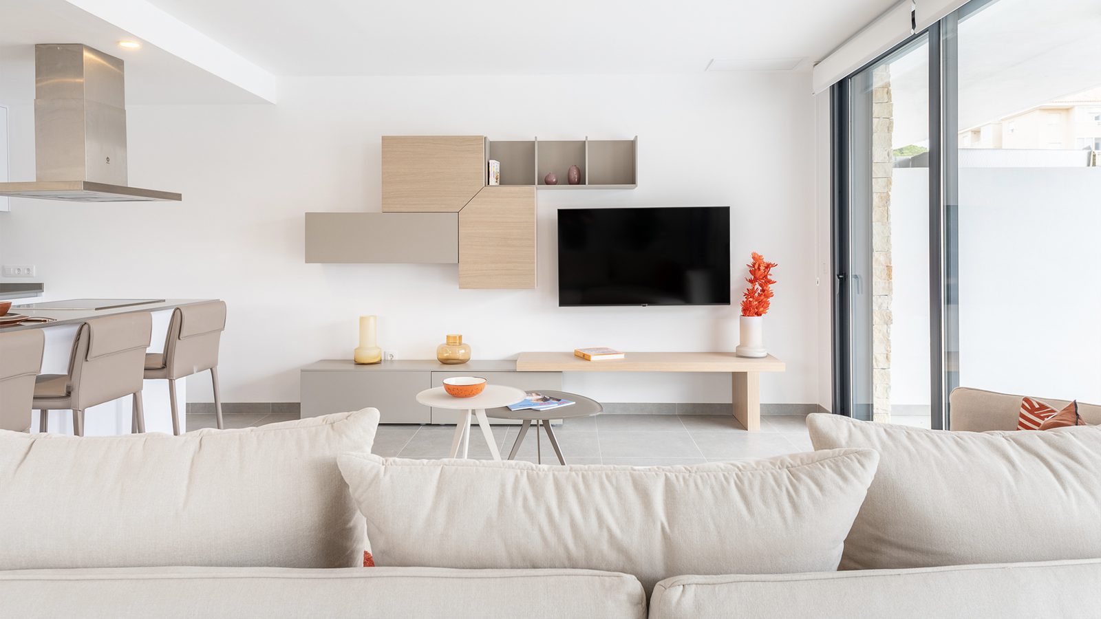Modern living room with TV and patio doors in a 3-bedroom semi-detached in Capdepera - The Estates