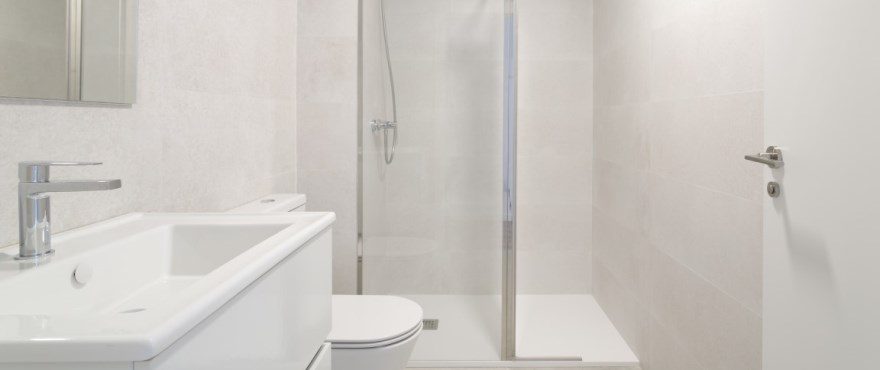 Modern bathroom with vanity, toilet and glass-enclosed walk-in shower of a 4-bedroom villa in Finestrat - The Estates