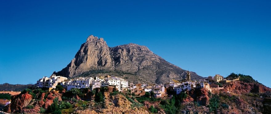 Panoramic view of Finestrat village and Puig Campana mountain for a 4-bedroom villa in Finestrat - The Estates