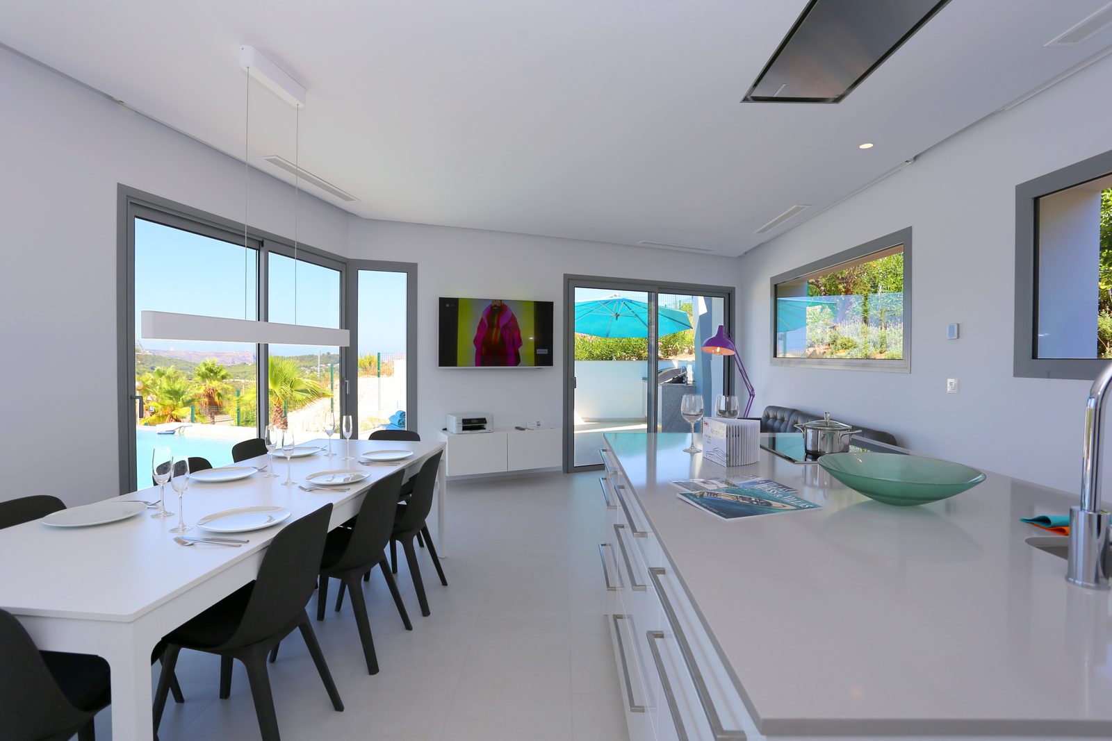 Modern kitchen with dining area and sea views in a 4-bedroom chalet in Javea - The Estates