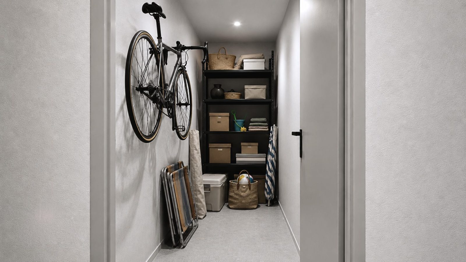 Storage space with a bicycle and shelving in a 2-bedroom apartment in Jávea - The Estates