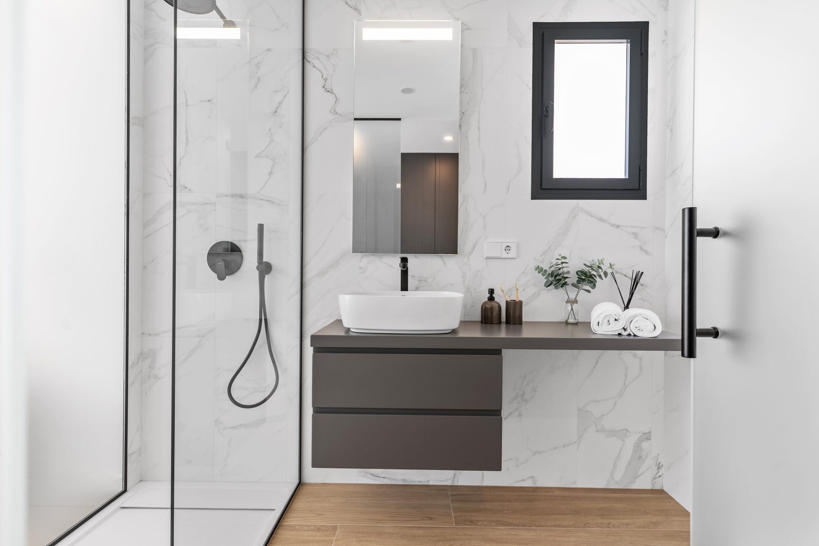 A modern bathroom with a walk-in shower and stylish vanity in a 3-bedroom apartment in Benitachell - The Estates