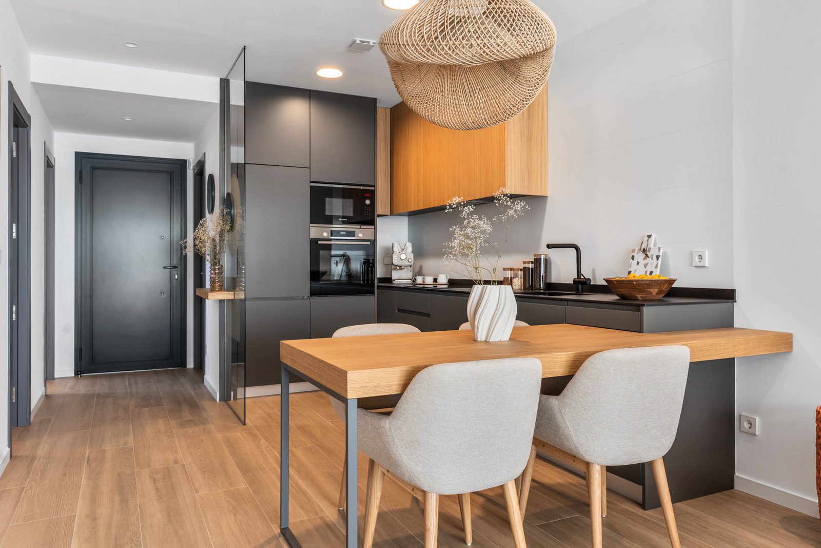 A modern kitchen and dining area in a 3-bedroom apartment in Benitachell - The Estates