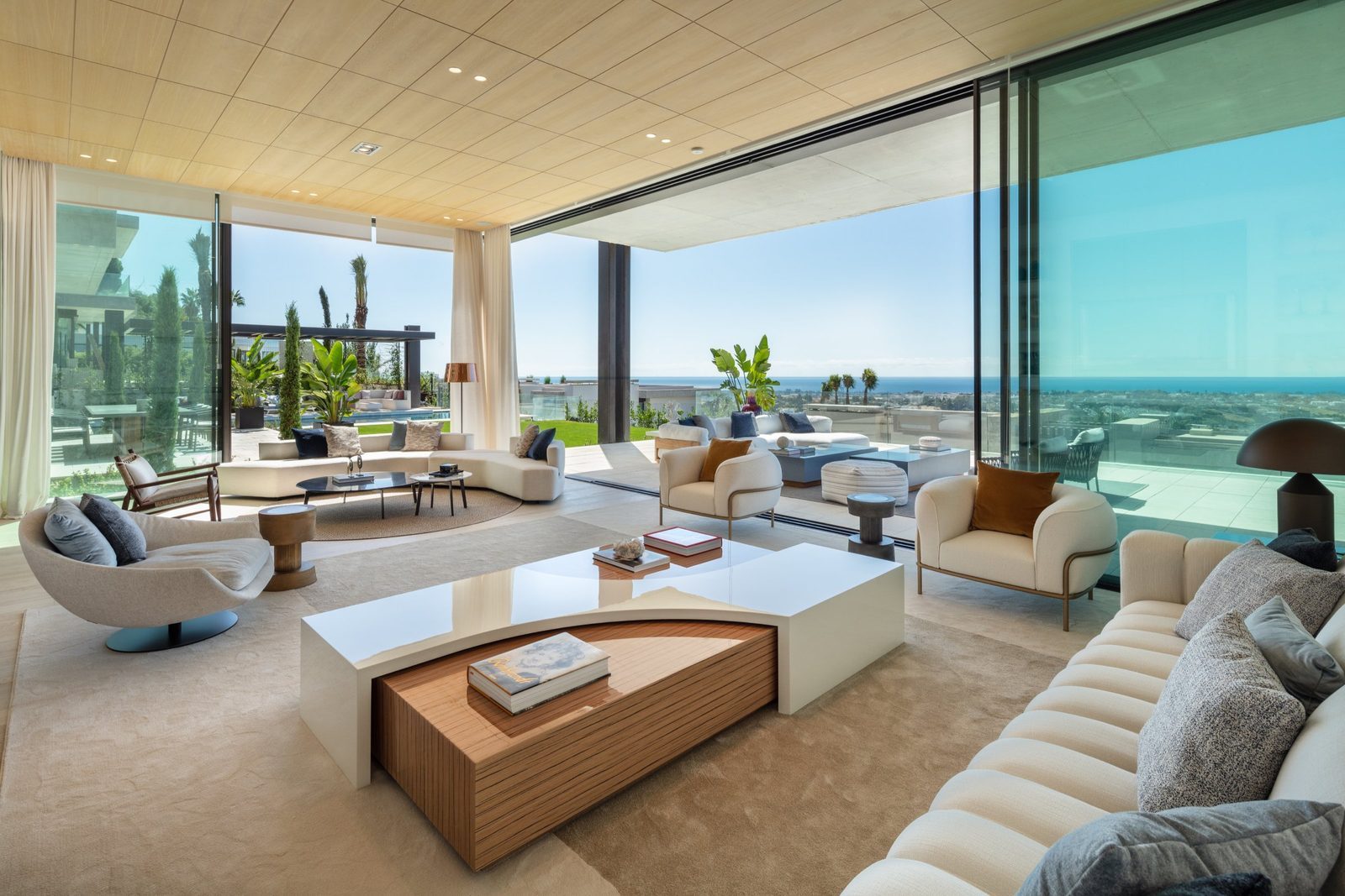 Contemporary villa living room with panoramic sea views and terrace in La Quinta, Benahavís - The Estates