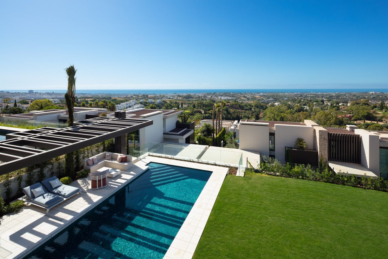 Pool and garden with panoramic sea views of a 7-bedroom villa in Málaga - The Estates
