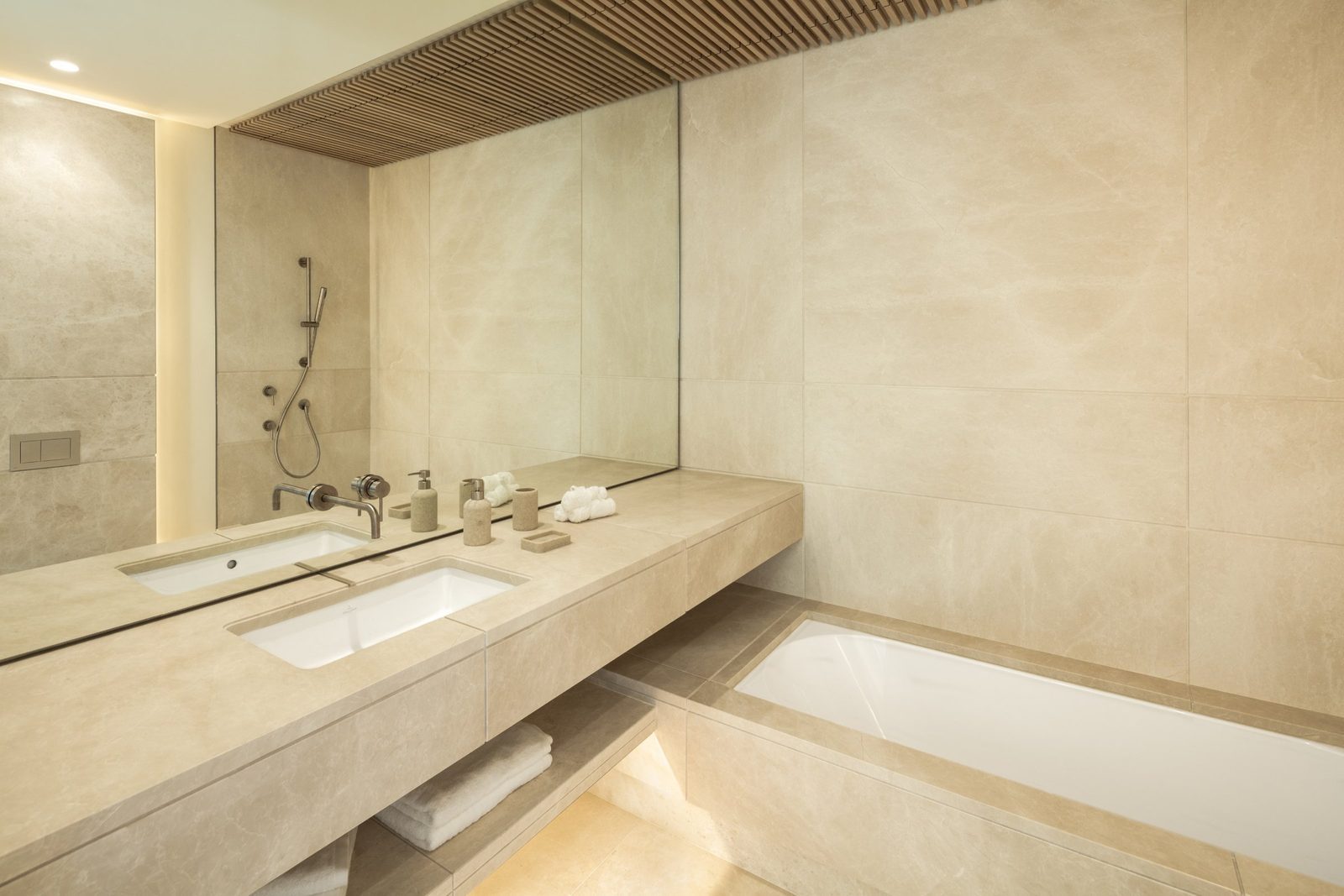 Contemporary bathroom with double vanity, walk-in shower and bathtub in a 7-bedroom villa in Málaga - The Estates