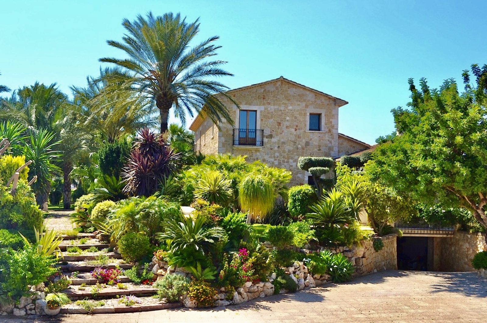A beautiful stone finca surrounded by lush tropical gardens and greenery in Denia - The Estates