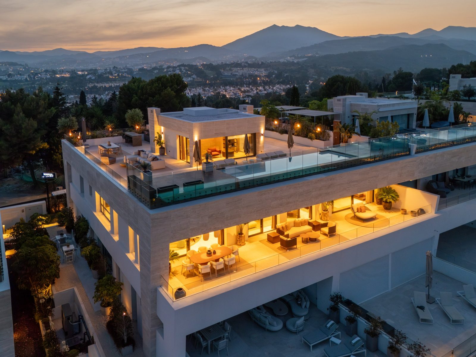 Aerial view of a luxury penthouse with rooftop pool, terraces and mountain views in Málaga - The Estates