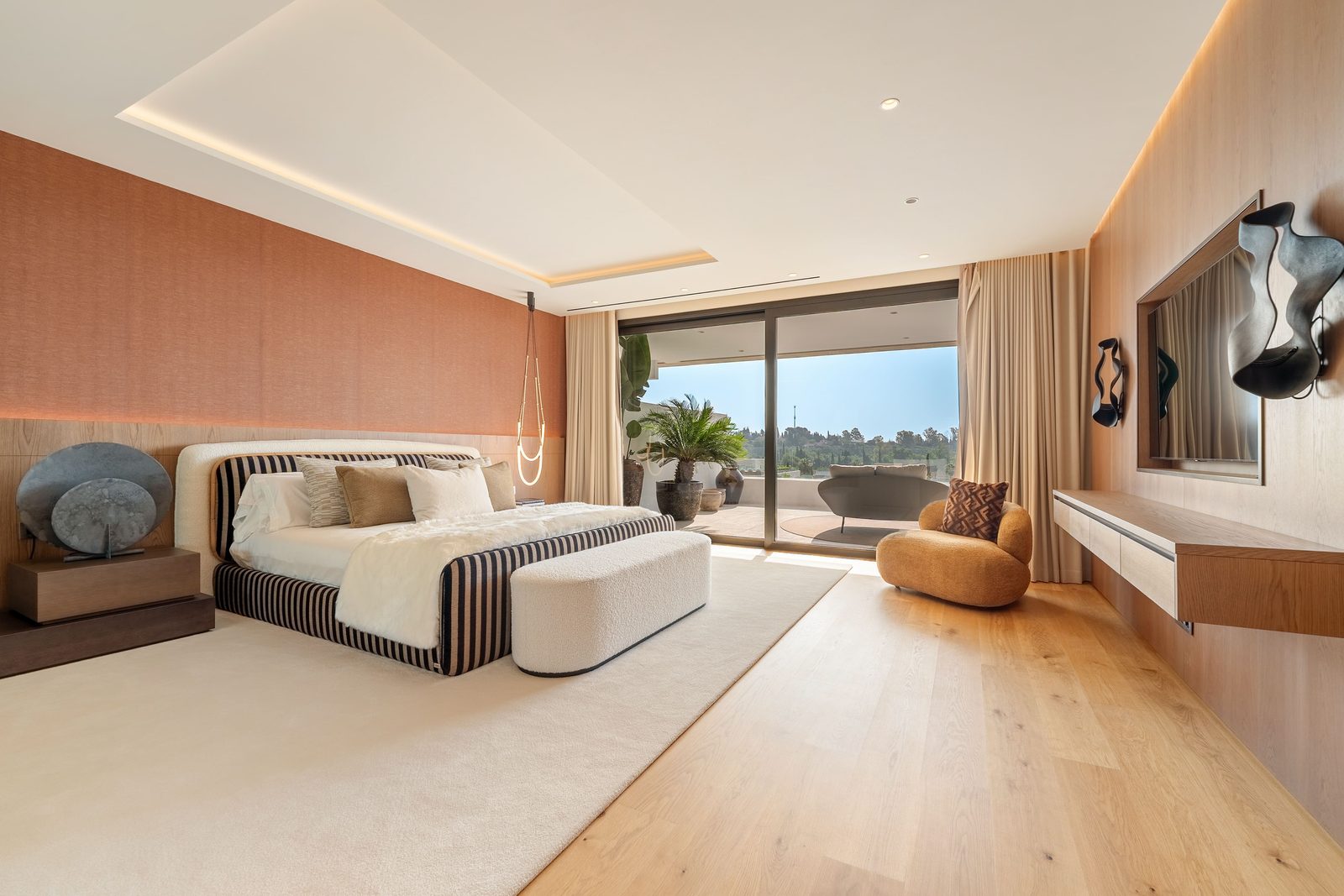 Elegant penthouse bedroom with balcony, garden and mountain views in Marbella's Golden Mile, Málaga - The Estates