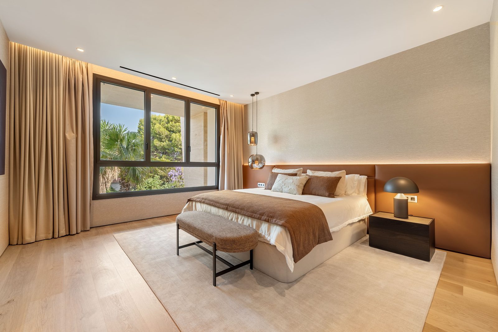 Contemporary bedroom with garden views in a 4-bedroom penthouse in Málaga - The Estates