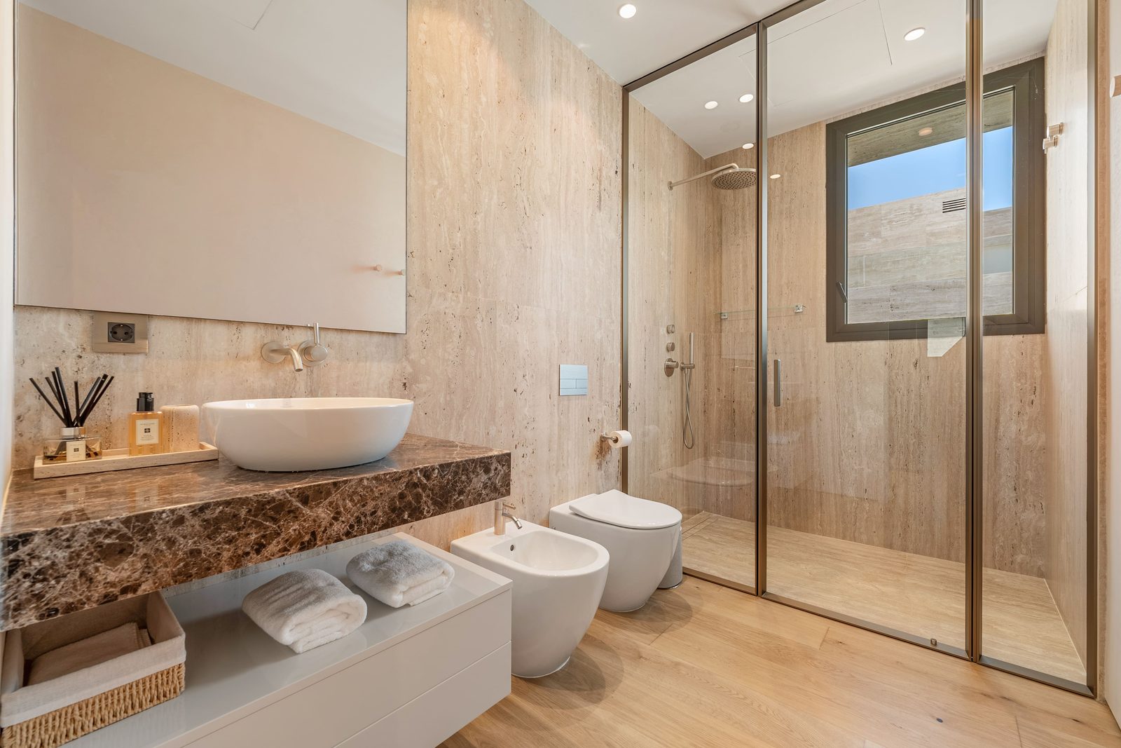 Marble bathroom with vessel sink, bidet and glass walk-in shower in a 4-bedroom penthouse in Málaga - The Estates