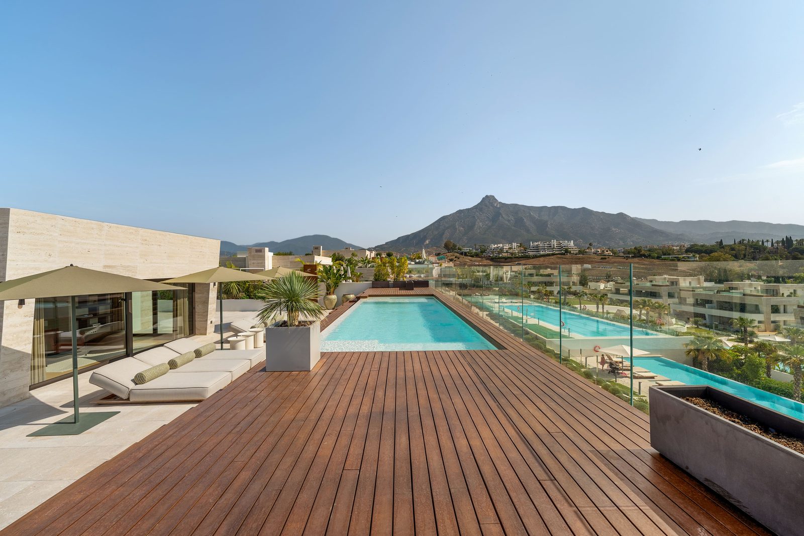 Rooftop terrace with private pool and mountain views of a 4-bedroom penthouse in Málaga - The Estates