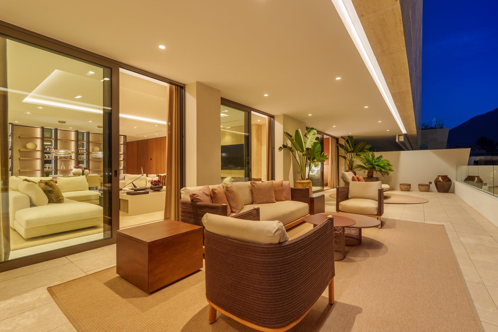 Covered terrace with lounge