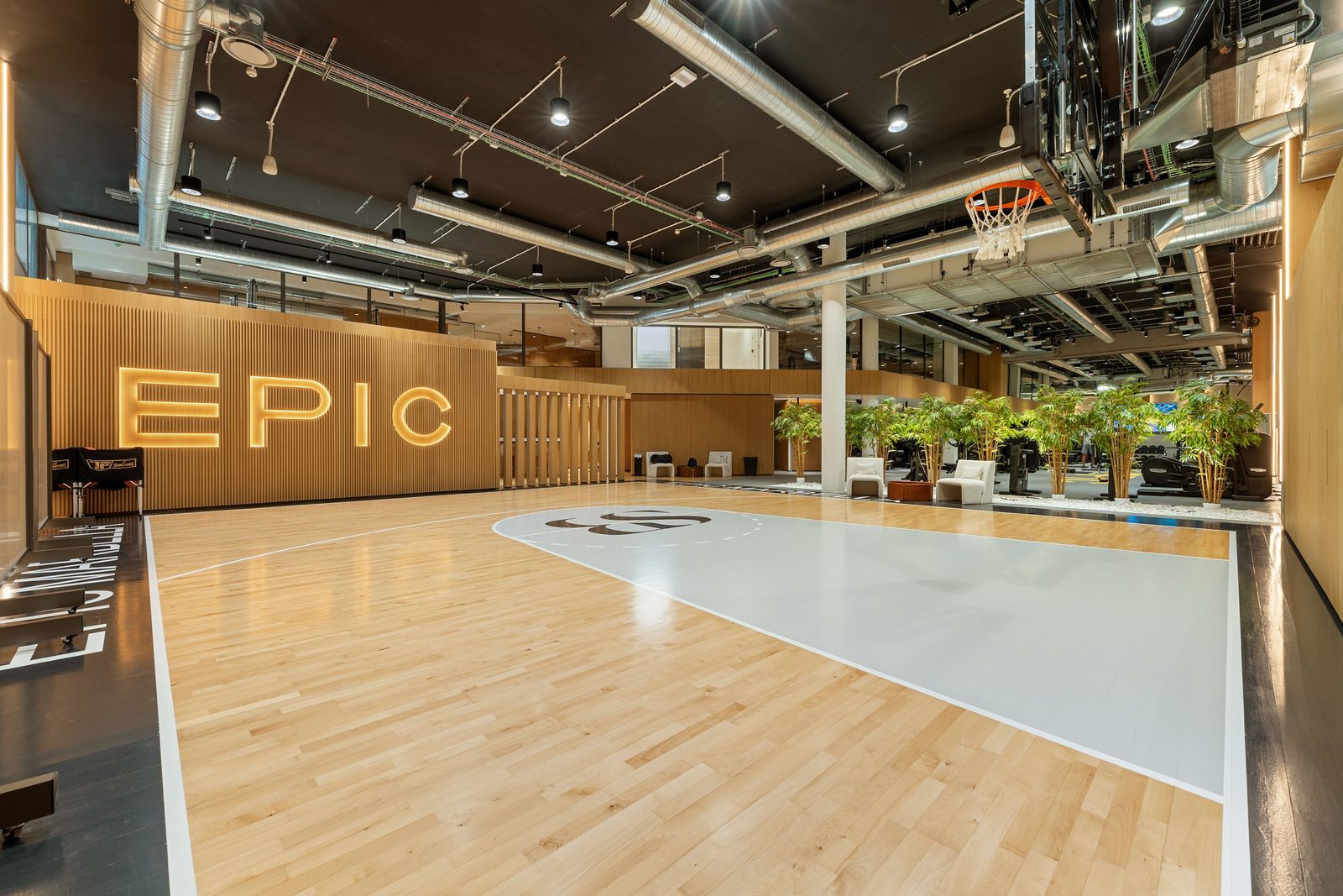 Indoor basketball court and fitness area at EPIC leisure facilities for a 4-bedroom penthouse in Málaga — The
