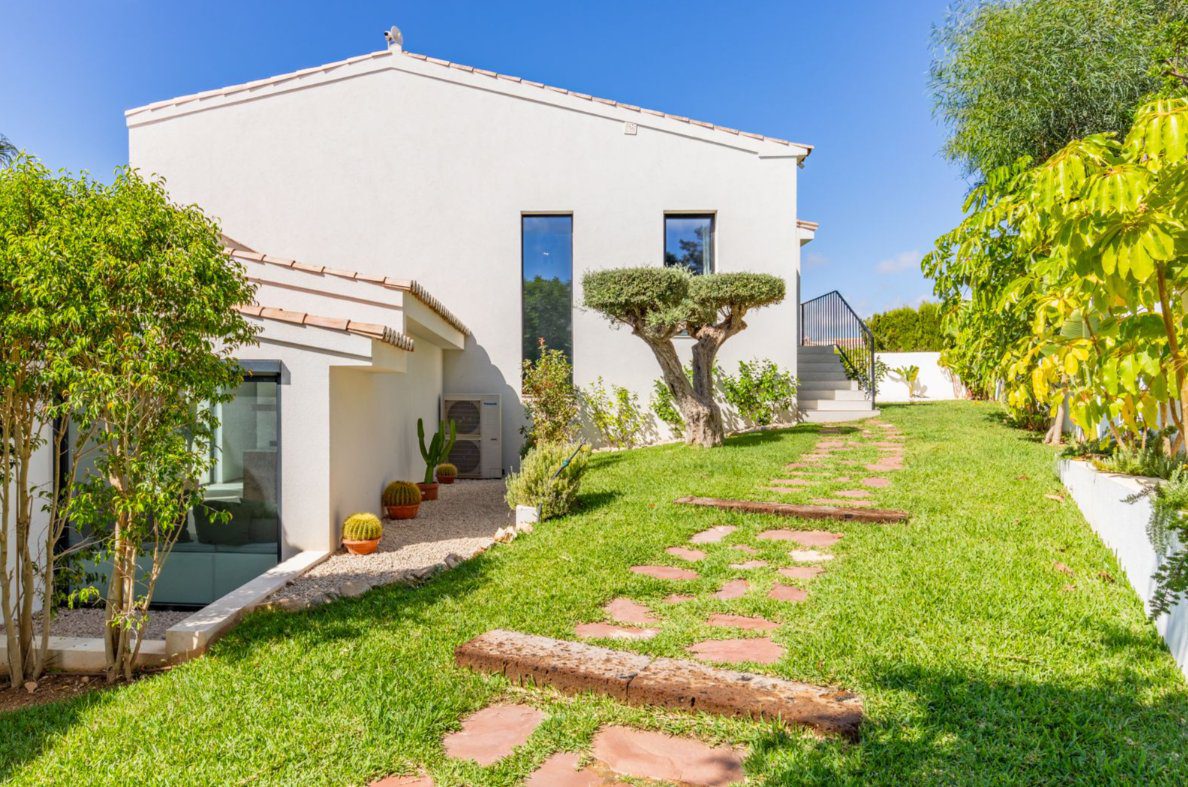 Exterior view of a 5-bedroom villa in Benitachell - The Estates