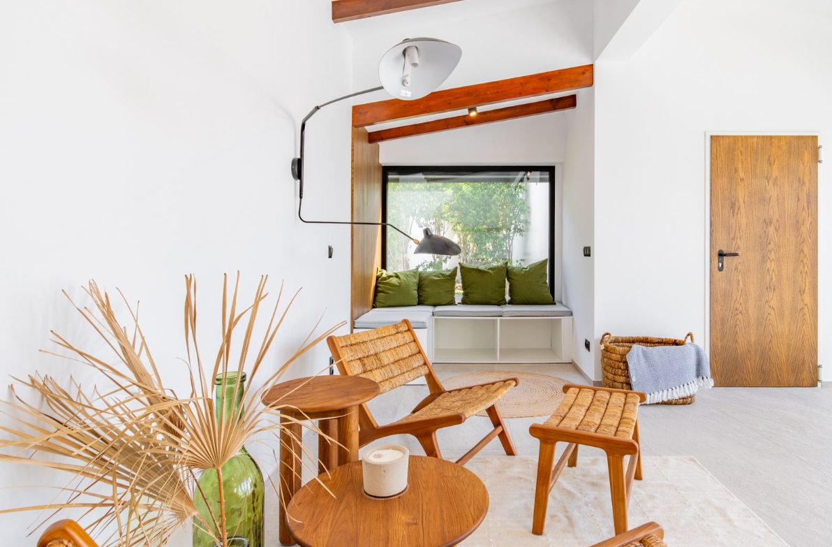 Stylish living room with window seat and seating area in a 5-bedroom villa in Benitachell - The Estates