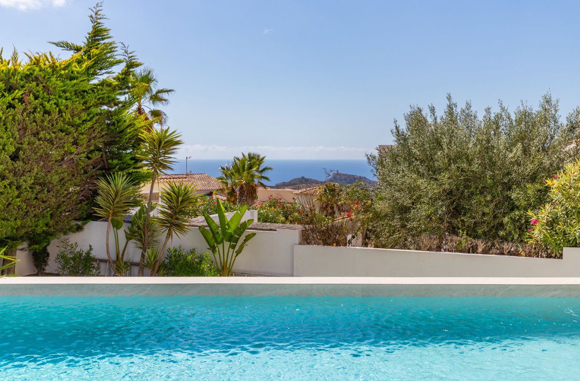 Pool and stunning sea and mountain views of a 5-bedroom villa in Benitachell - The Estates