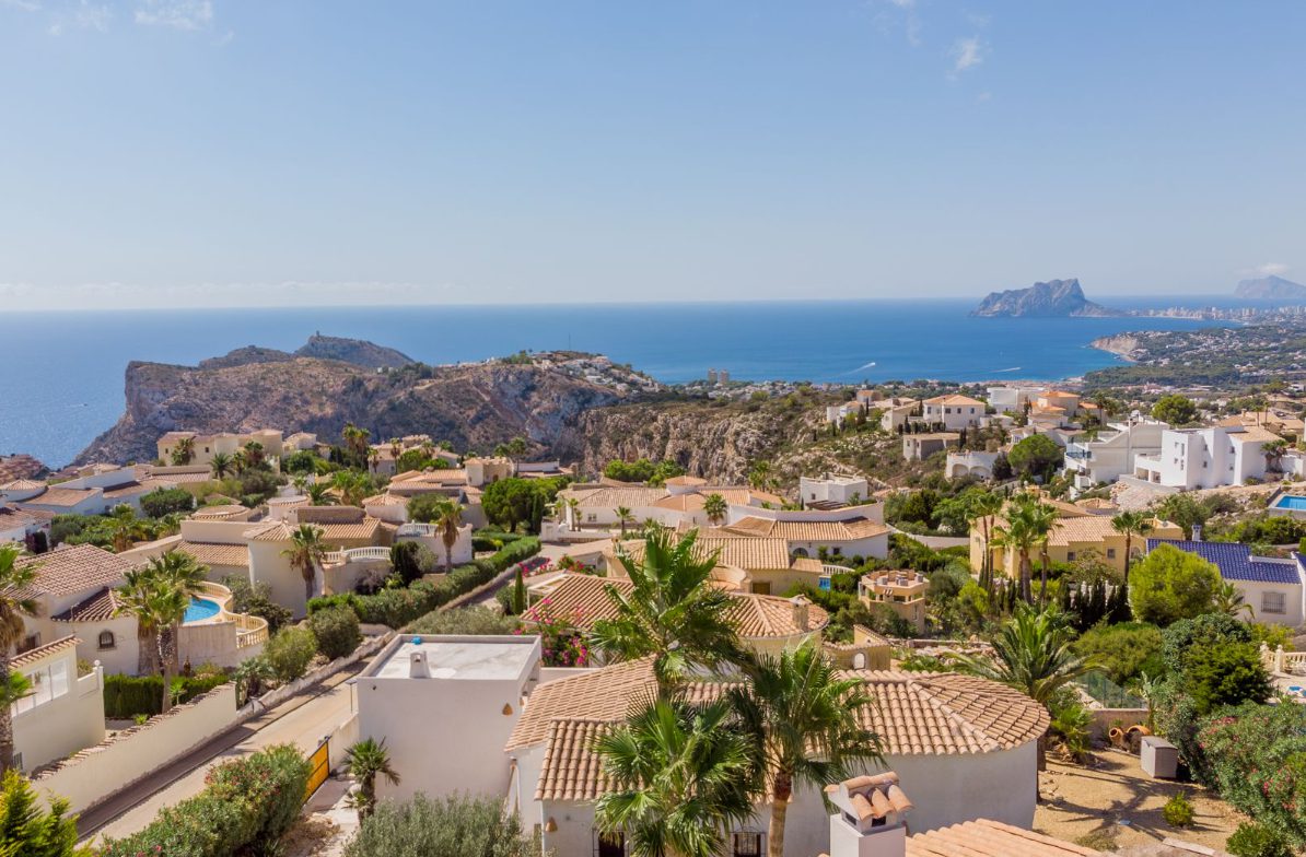 Stunning sea and mountain views from a 5-bedroom villa in Benitachell - The Estates