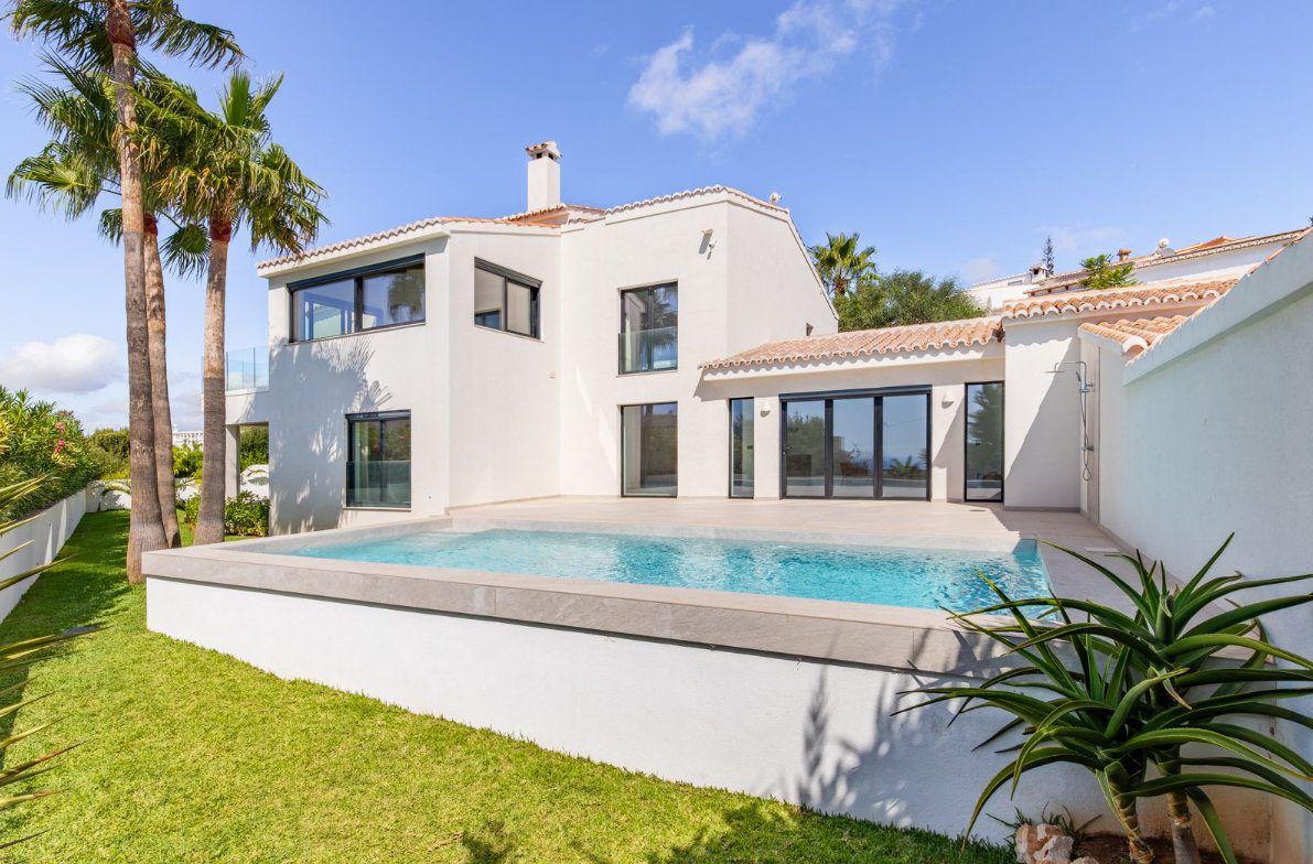 Exterior view of a modern 5-bedroom villa with a pool and garden in Benitachell - The Estates