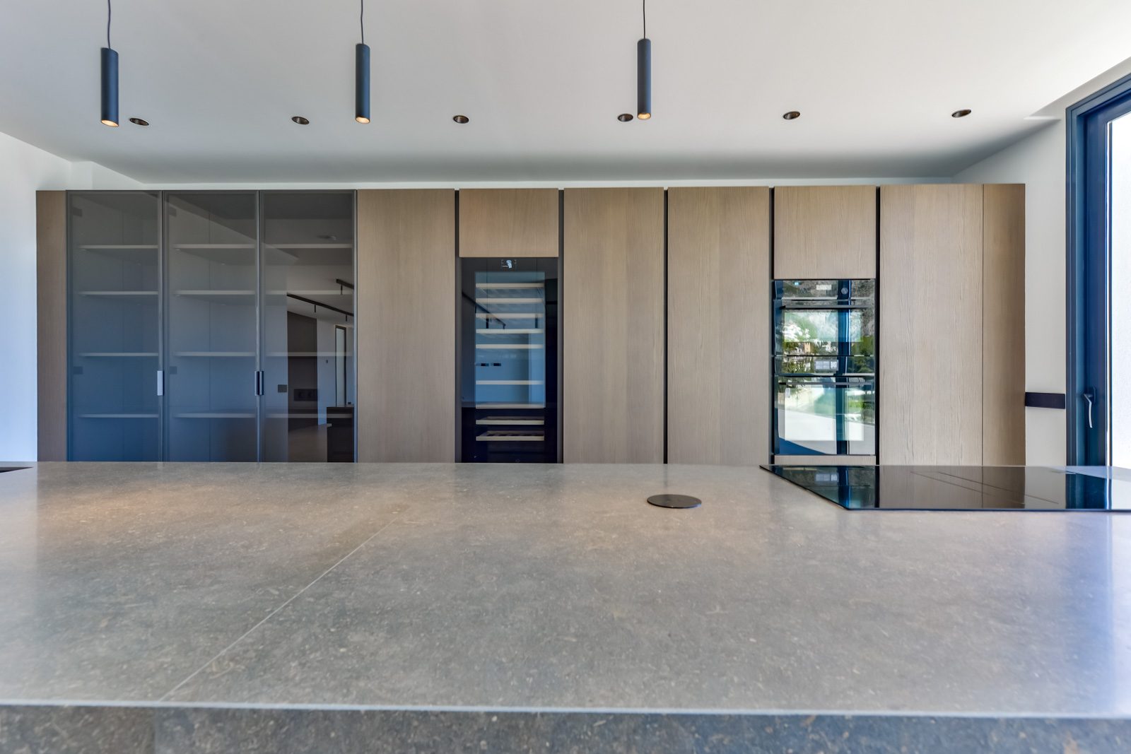 Modern kitchen with island of a 4-bedroom villa in Altea - The Estates