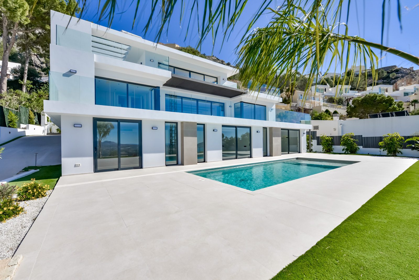 Modern white villa with pool and panoramic sea views of a 4-bedroom villa in Altea - The Estates