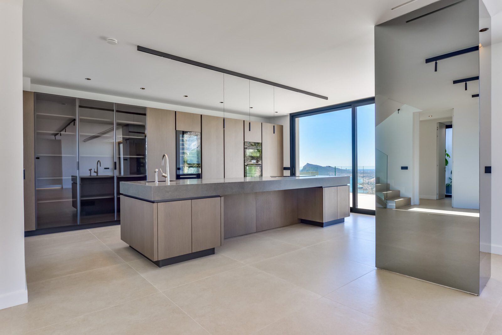 Modern open-plan kitchen with island and sea views of a 4-bedroom villa in Altea - The Estates