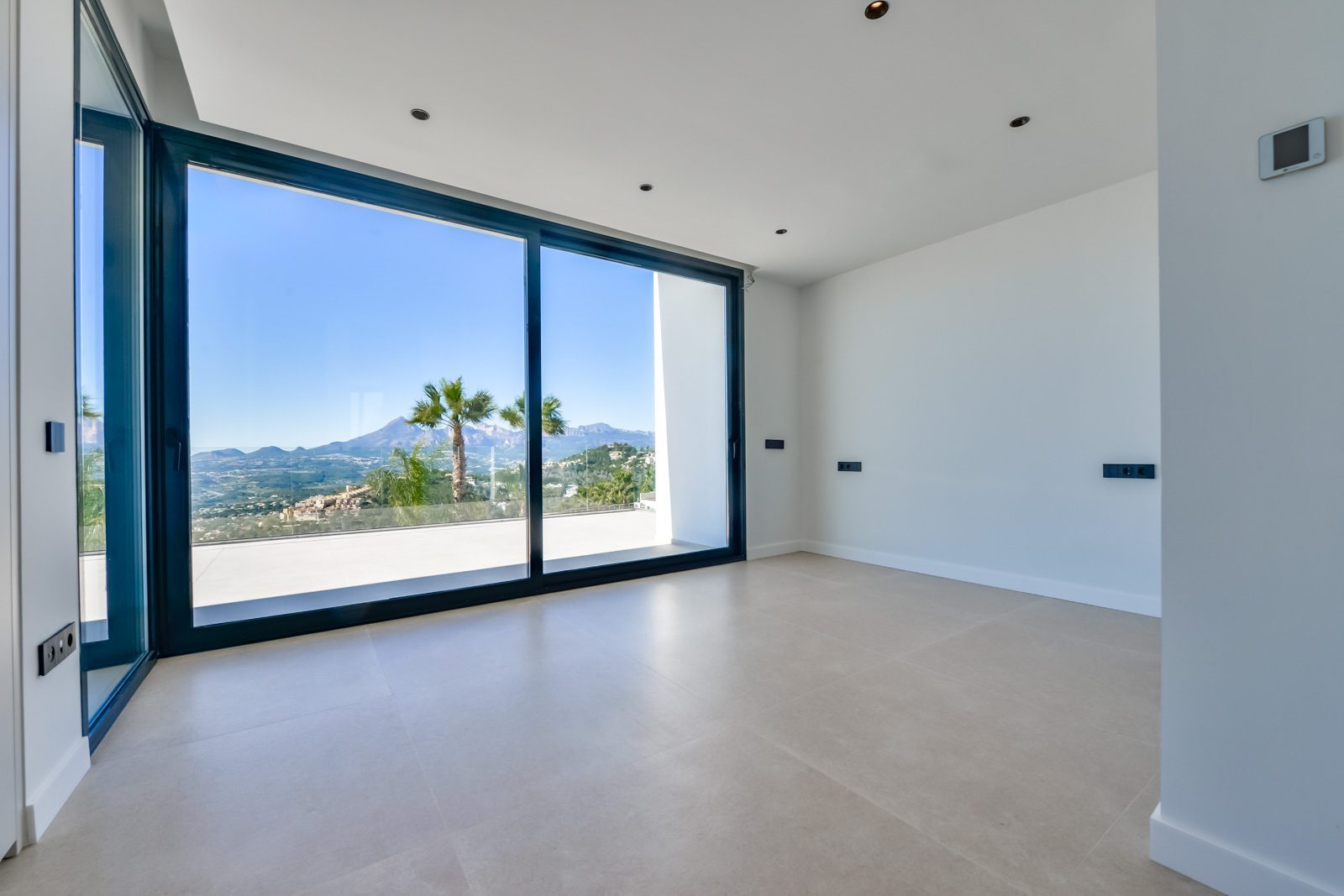 Bright modern room with floor-to-ceiling windows and panoramic views in a 4-bedroom villa in Altea - The Estates