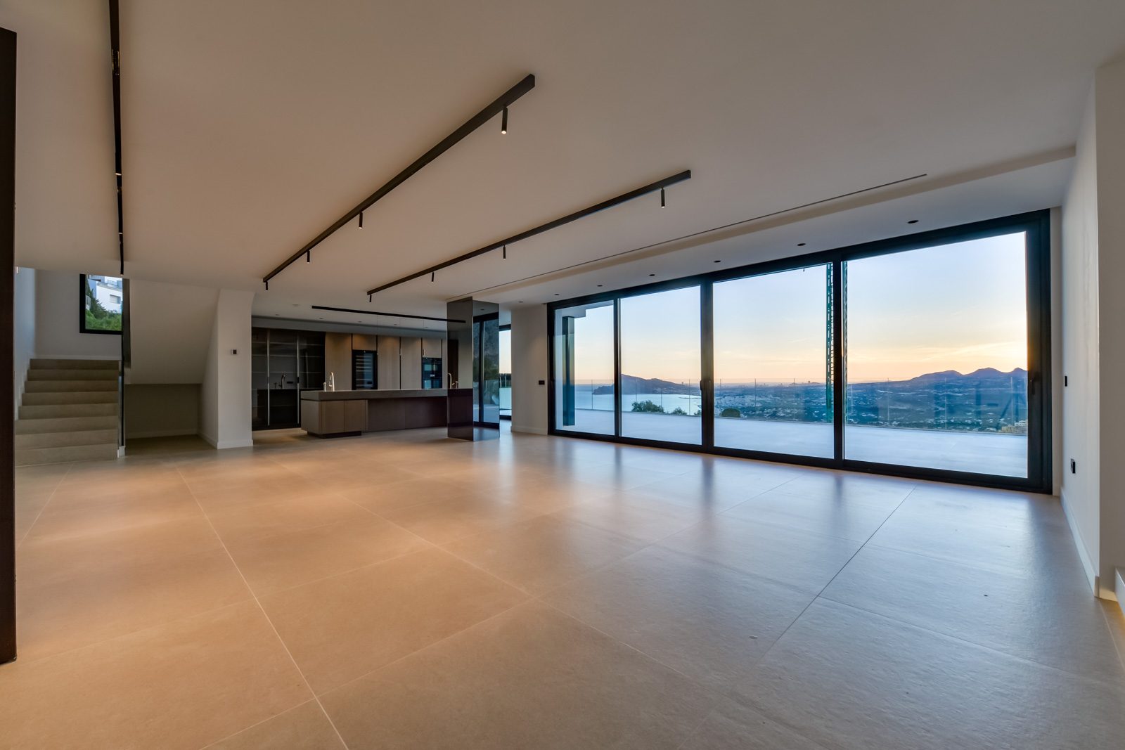 Open-plan living area with kitchen, stairs and panoramic sea views of a 4-bedroom villa in Altea - The Estates
