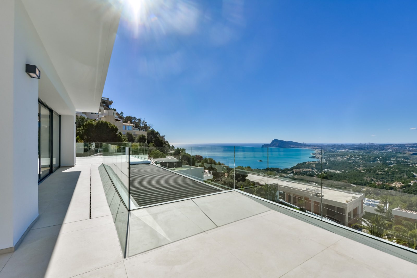 Panoramic sea-view terrace of a 4-bedroom villa in Altea - The Estates