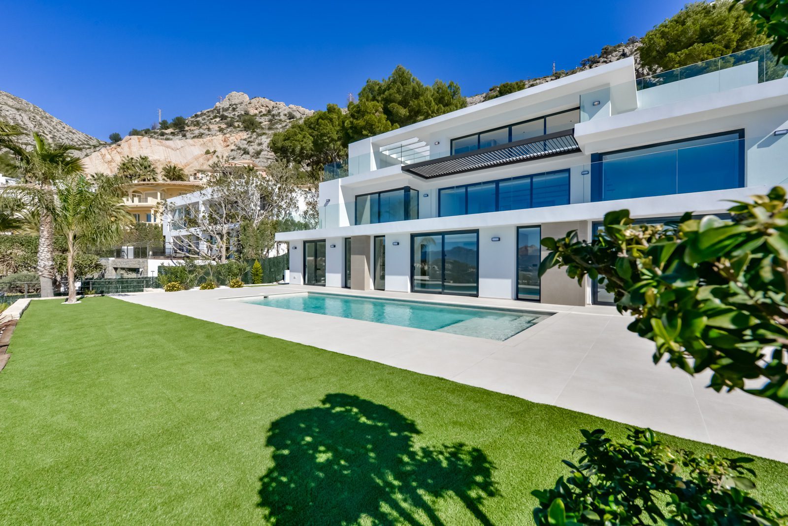 Modern white facade, pool and lawn of a 4-bedroom villa in Altea - The Estates