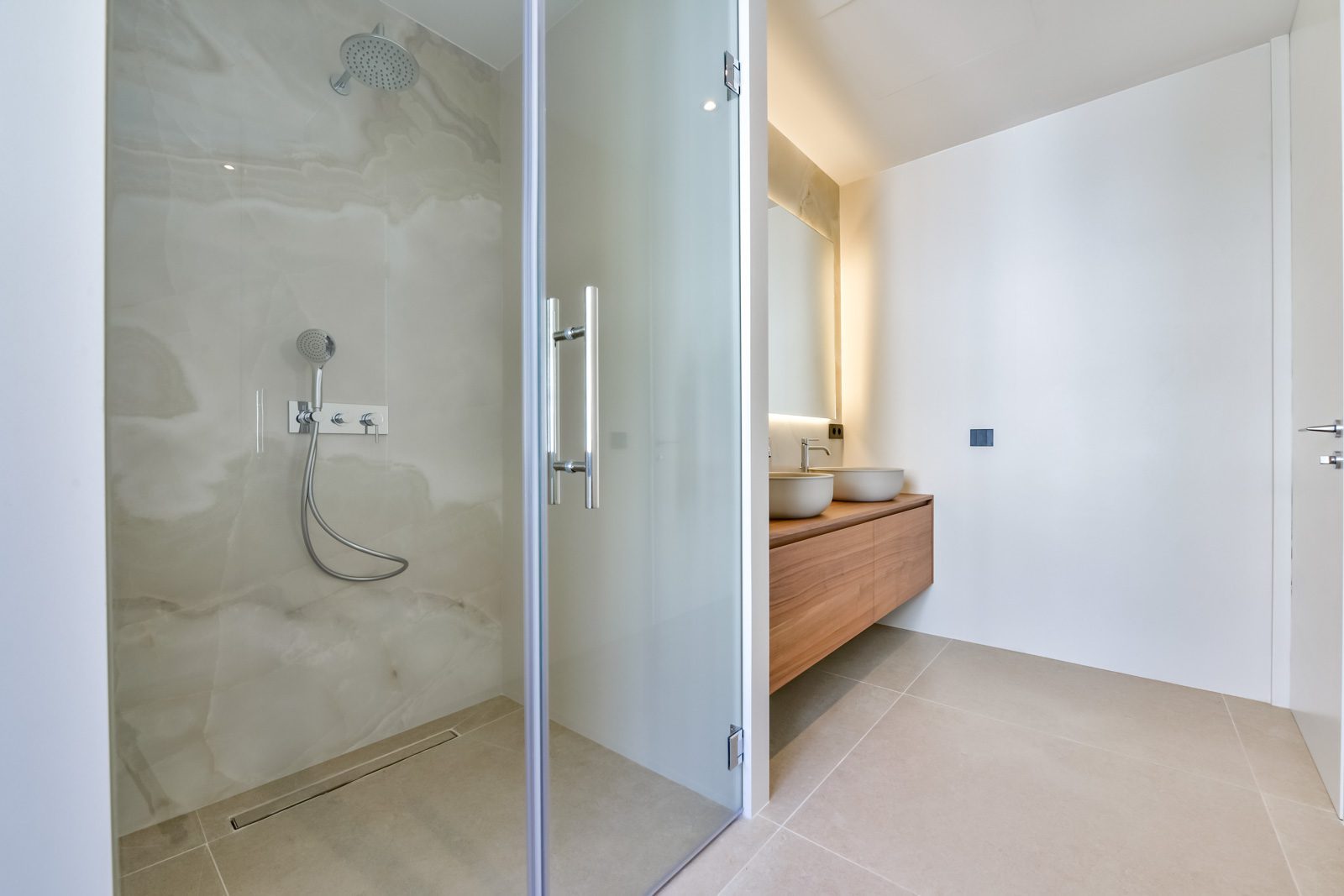 Modern bathroom with walk-in shower and double vanity in a 4-bedroom villa in Altea - The Estates