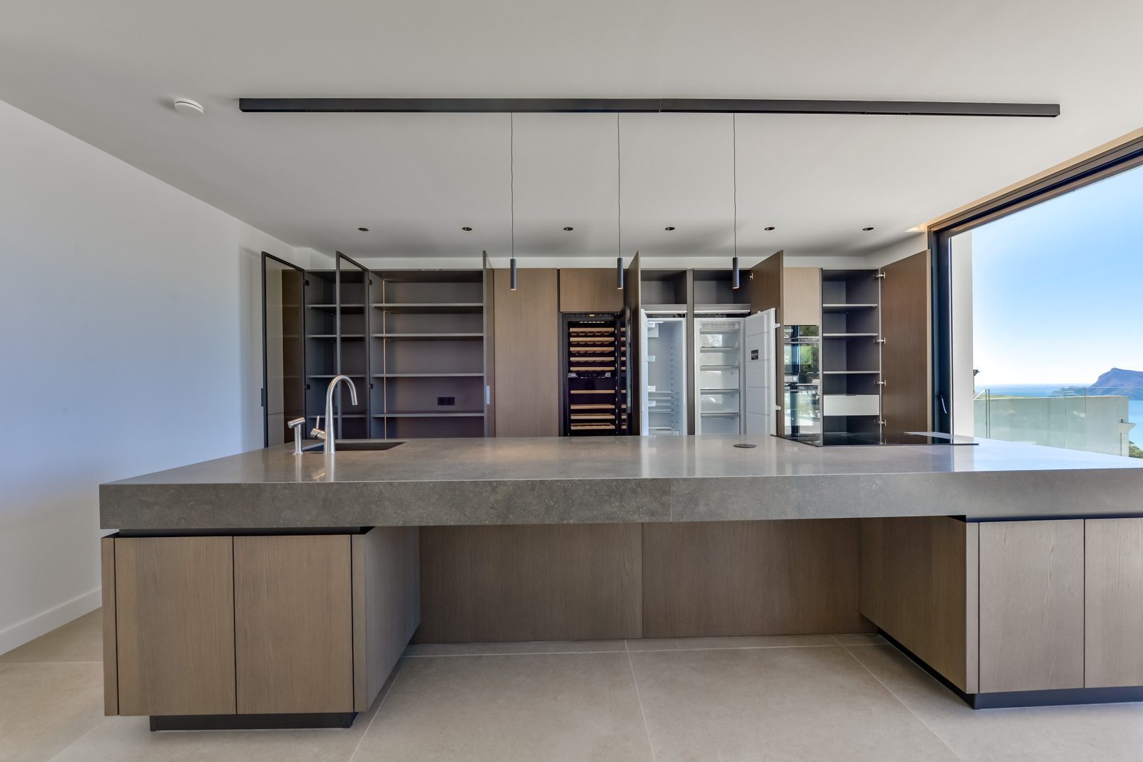 Modern kitchen with sea views in a 4-bedroom villa in Altea - The Estates