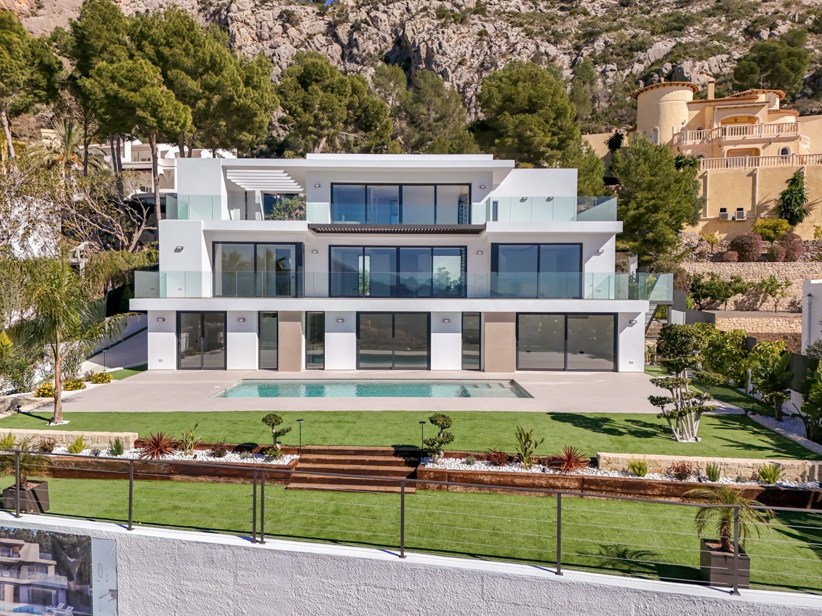 Modern front exterior with swimming pool and mountain backdrop of a 4-bedroom villa in Altea
