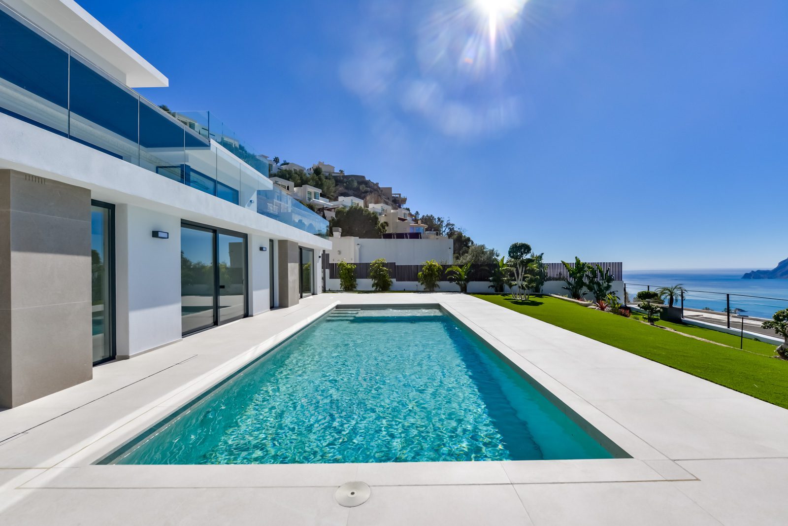 Pool terrace and panoramic sea views of a 4-bedroom villa in Altea - The Estates