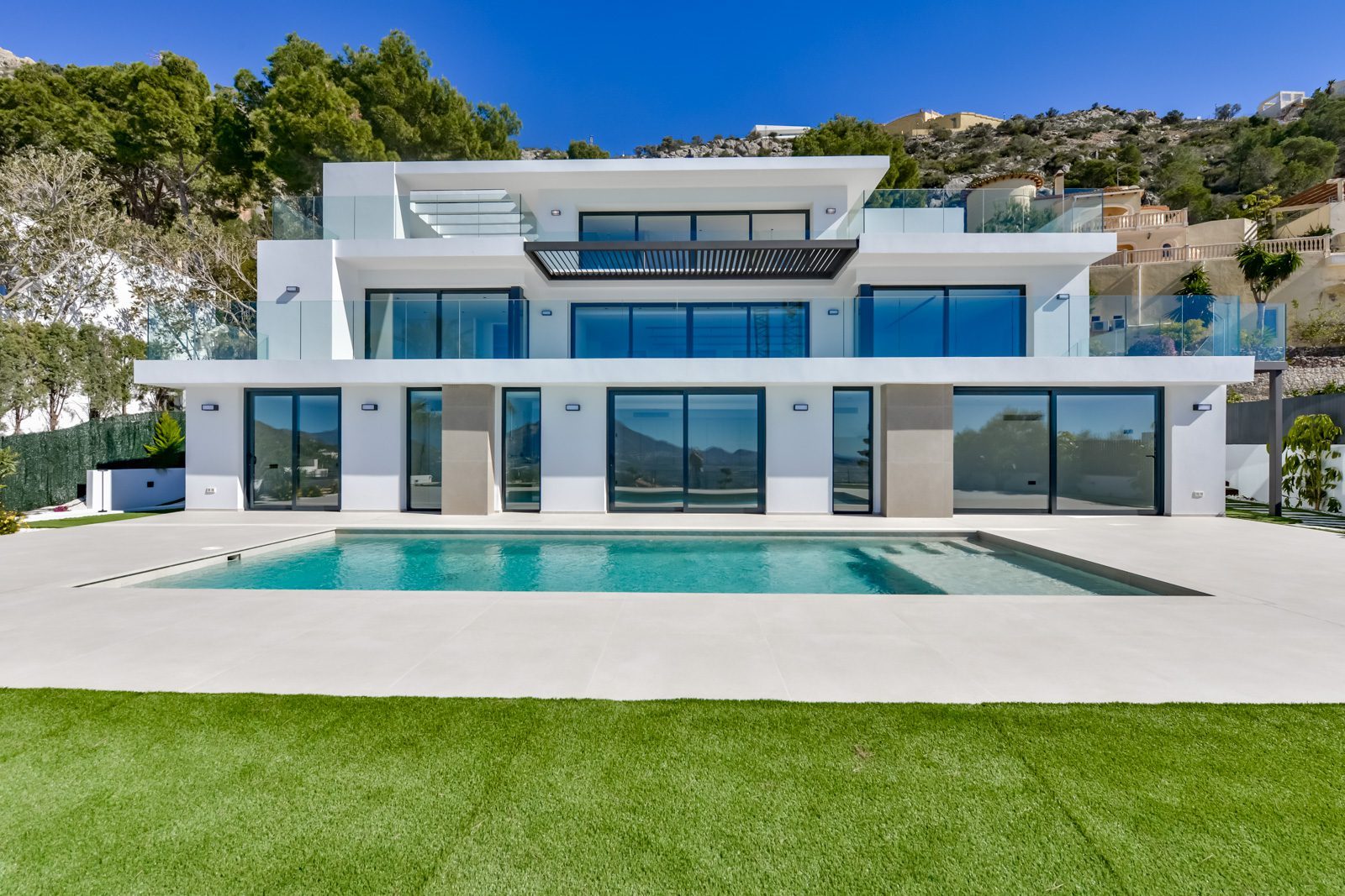 Modern exterior and swimming pool of a 4-bedroom villa in Altea - The Estates