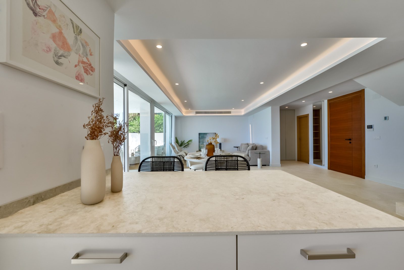 Stylish living room with modern decor and sea views in a 3-bedroom villa in Altea - The Estates