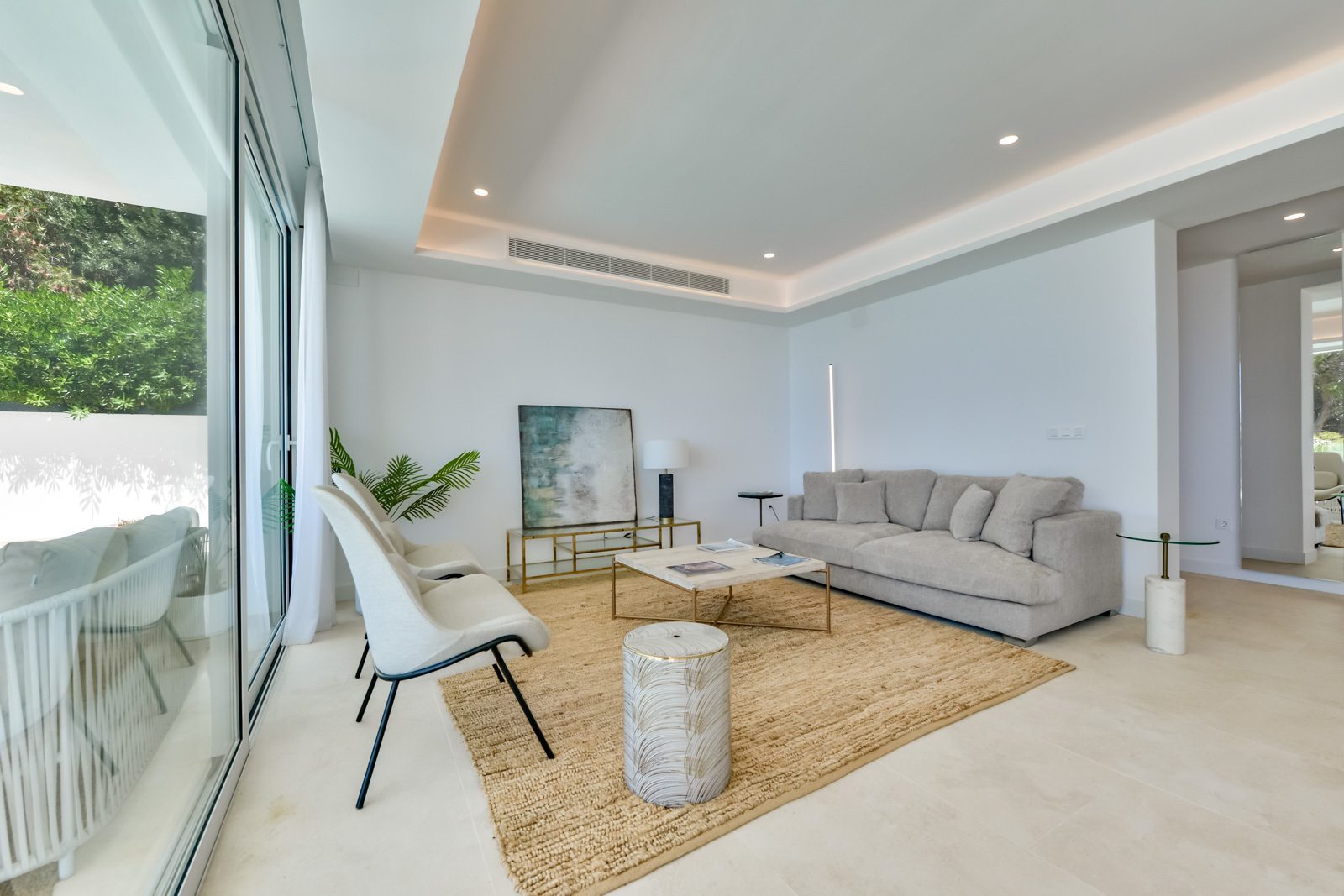 Stylish living room with modern decor and sea views in a 3-bedroom villa in Altea - The Estates