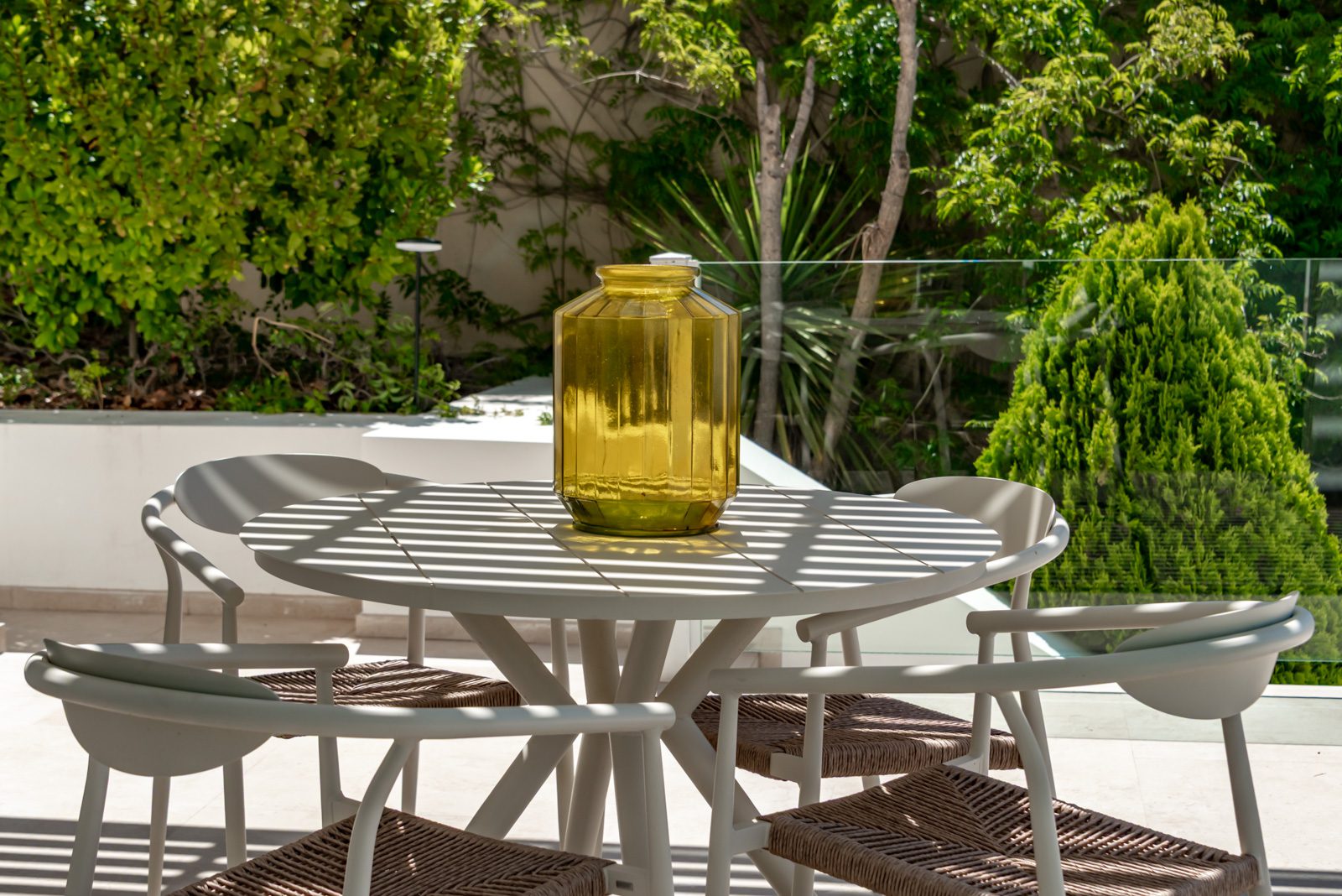 Outdoor dining area on a 3-bedroom villa in Altea - The Estates
