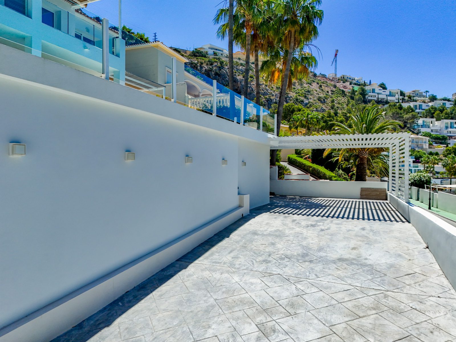 Exterior view of a 3-bedroom villa with a covered parking area and sea views in Altea - The Estates