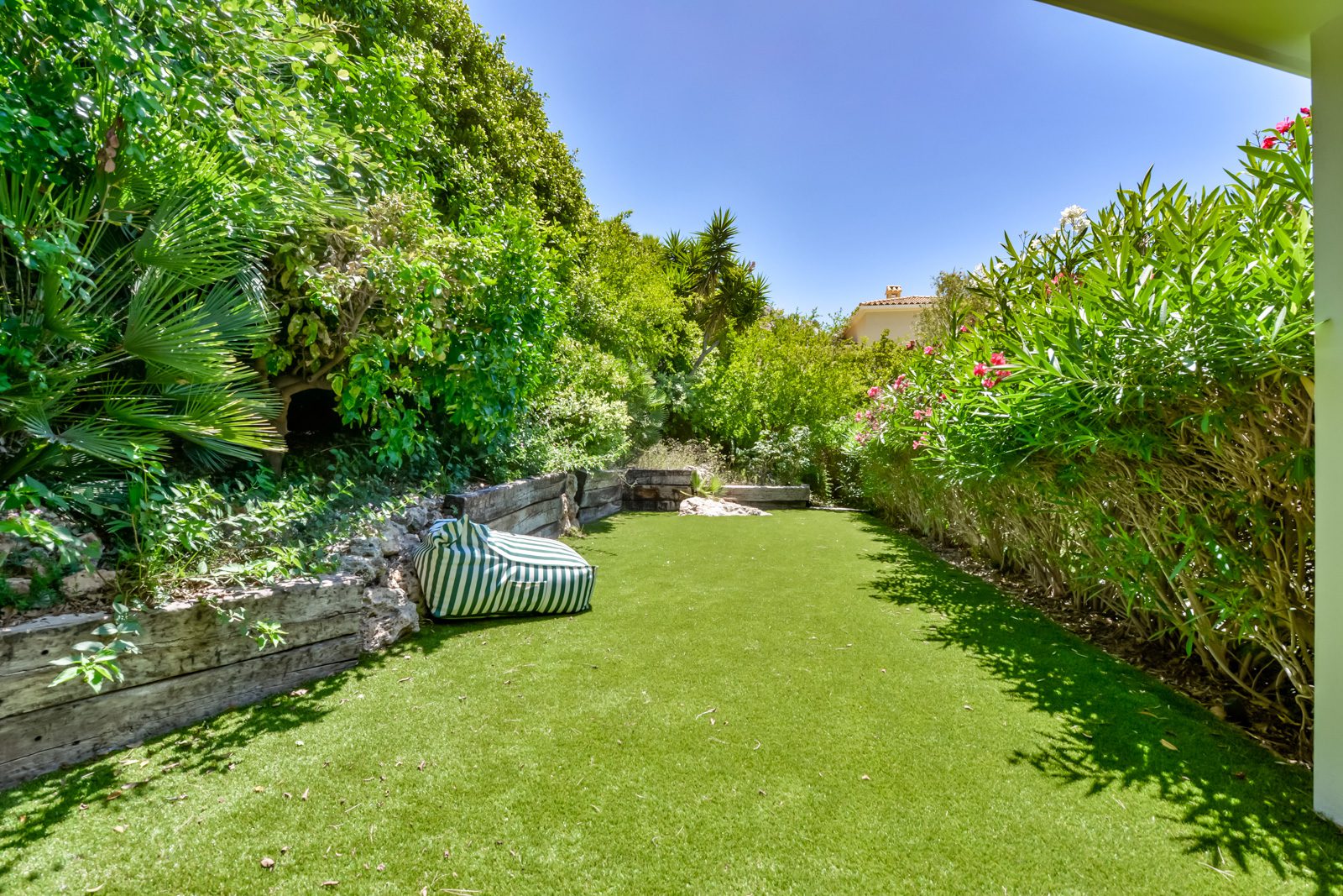 Lush garden with artificial lawn and a relaxed seating area in a 3-bedroom villa in Altea - The Estates