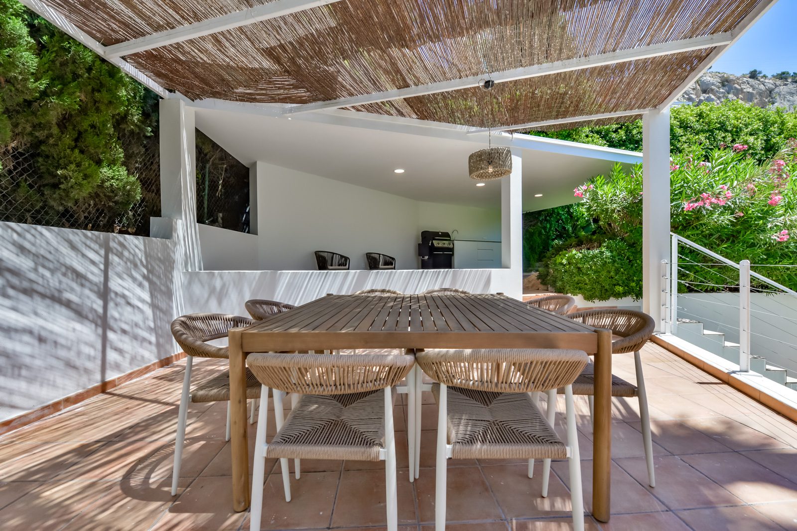 Outdoor dining area with a pergola on a 3-bedroom villa in Altea - The Estates
