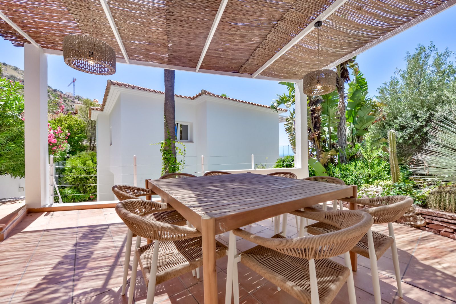 Outdoor dining area with a pergola and sea views of a 3-bedroom villa in Altea - The Estates