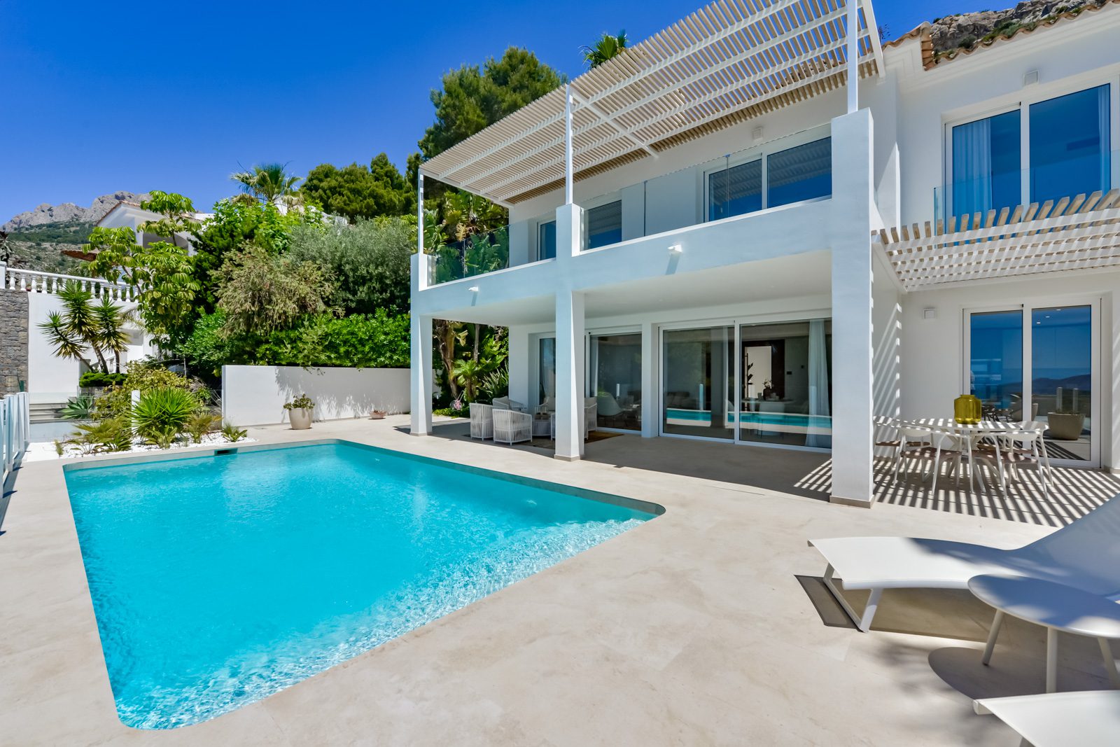 A modern villa with a pool and sea views in Altea Hills - The Estates