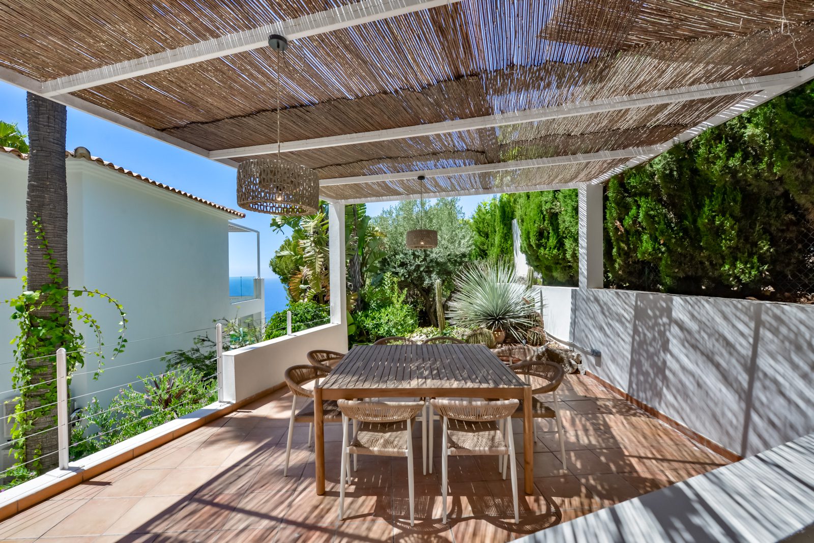Outdoor dining area with a pergola and sea views of a 3-bedroom villa in Altea - The Estates