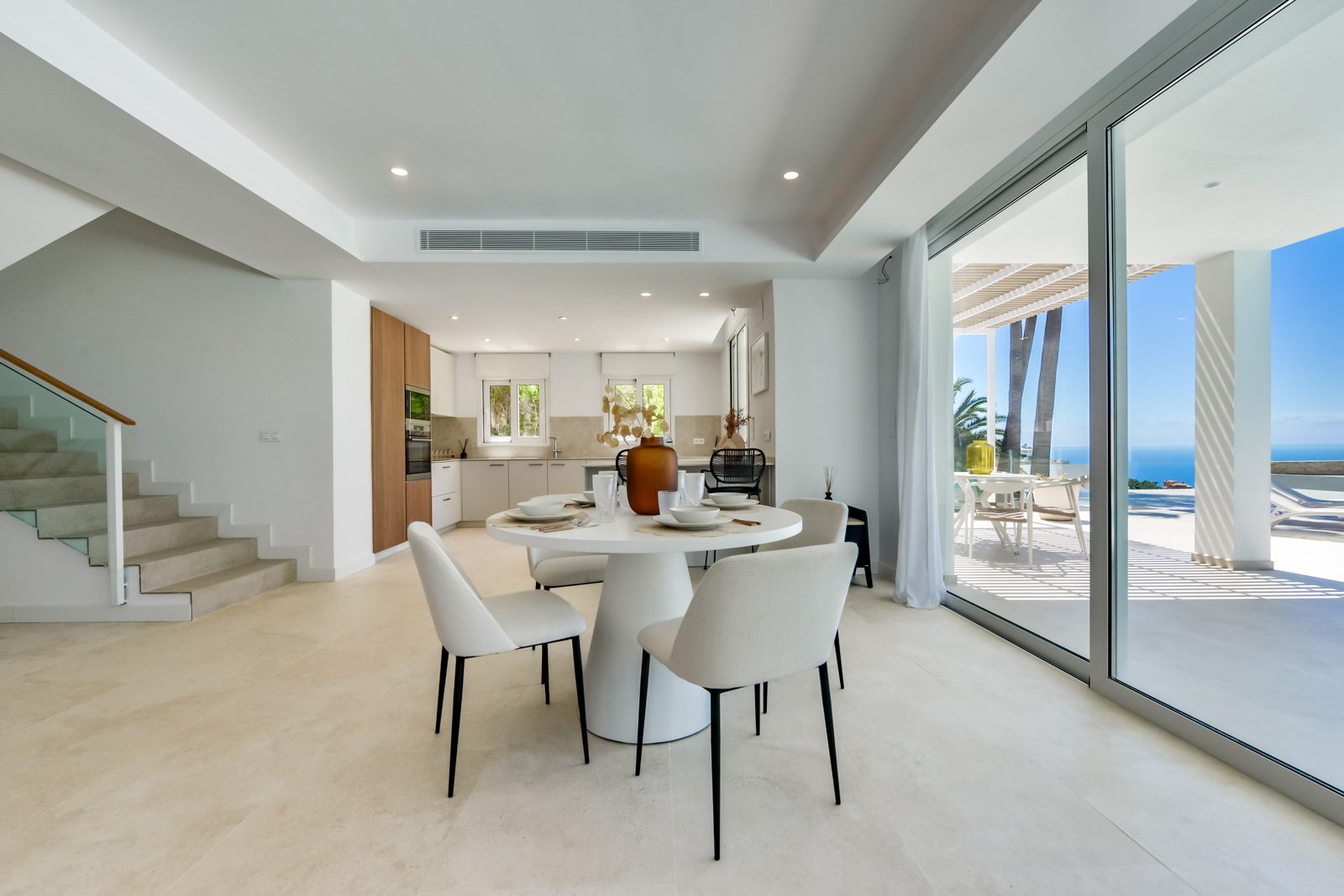 Bright dining area with sea views inside a 3-bedroom villa in Altea - The Estates