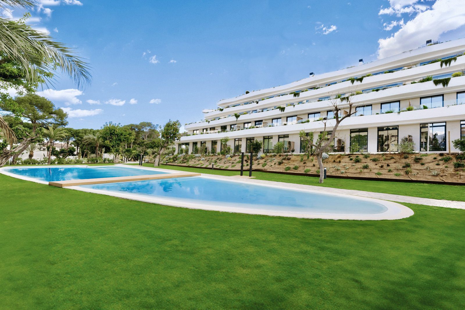 A beautiful pool and garden area of a 3-bedroom apartment in Alfaz del Pi - The Estates